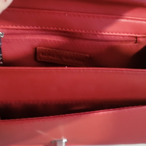 Gorgeous Red Quilted Strappy Shoulder Bag - Picture 6 of 13